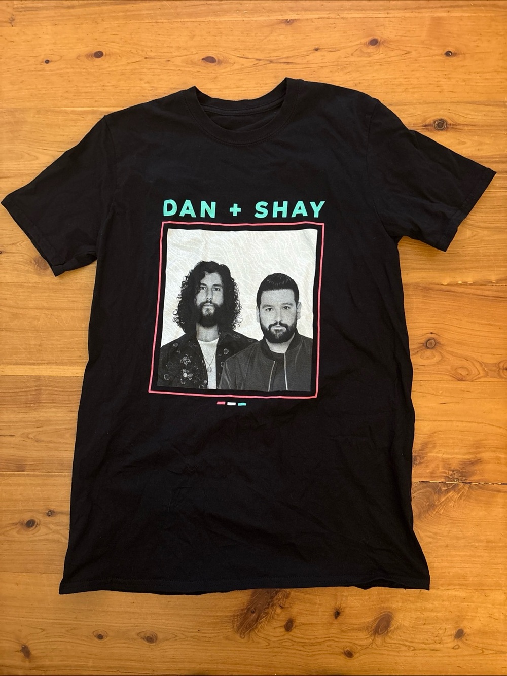 Dan + Shay Graphic T-Shirt Country Music Duo Photo Black Short Sleeve Size Large